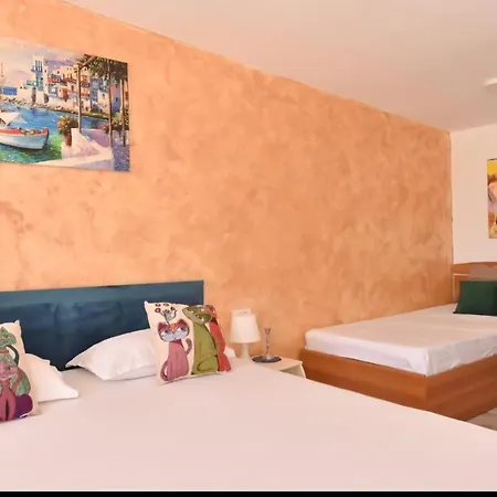 Konukevi Atena De 3*