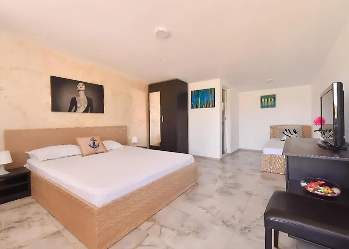 Atena De Πανσιόν 4*